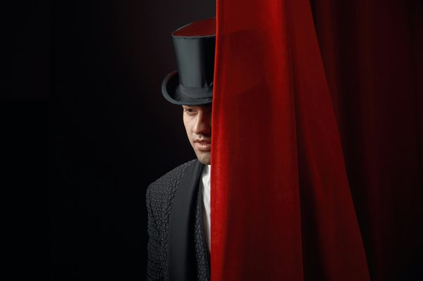 Découvrez mathieu grant, le magicien lyon pour des événements enchanteurs